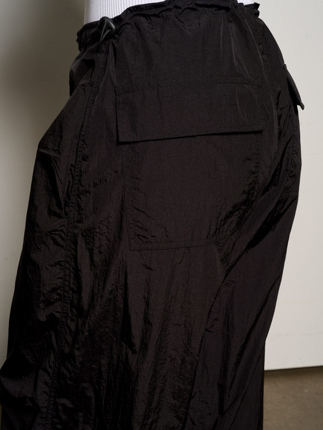 BLACK HUSKY PARACHUTE ELASTIC WAIST POCKETS JOGGER PANTS