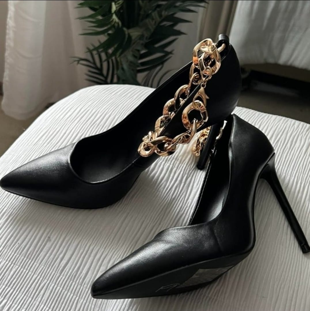 BLACK POINTY CLOSED TOE CHAIN STRAP HEELS