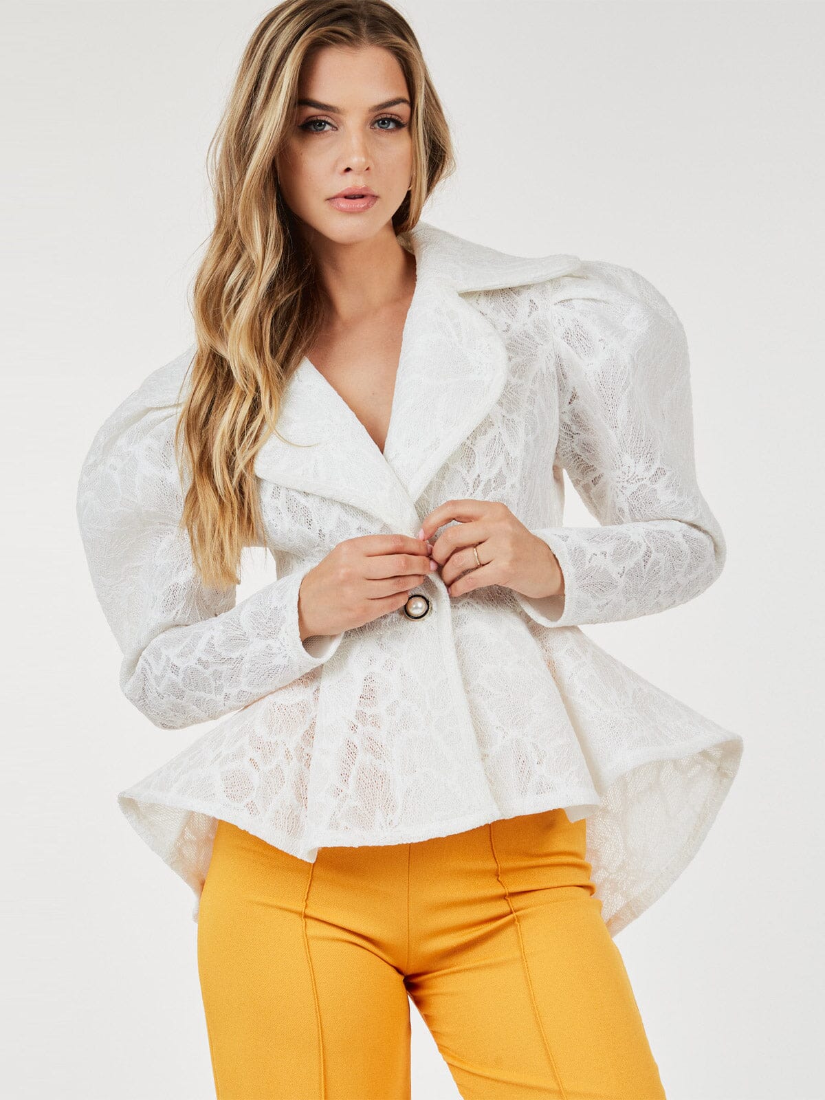 OFF WHITE LONG PUFF SLEEVE BUTTON CLOSURE HIGH-LOW JACKET