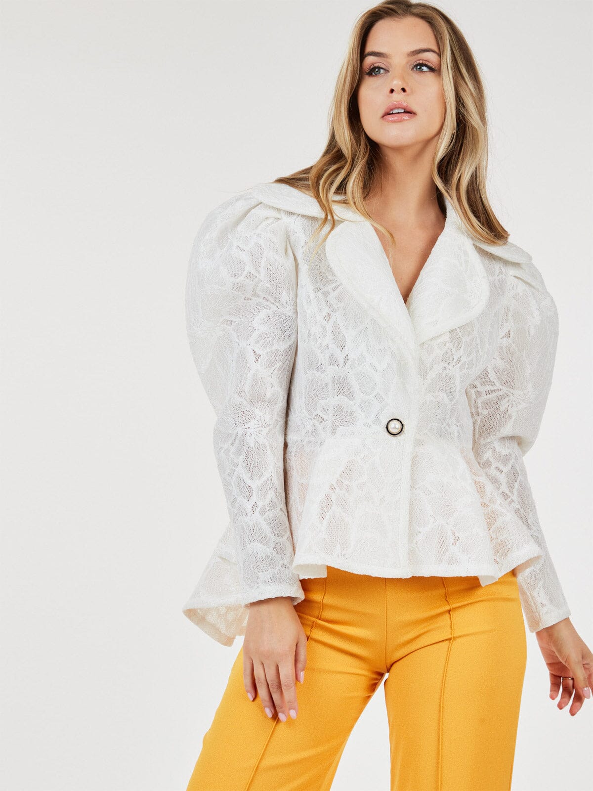 OFF WHITE LONG PUFF SLEEVE BUTTON CLOSURE HIGH-LOW JACKET