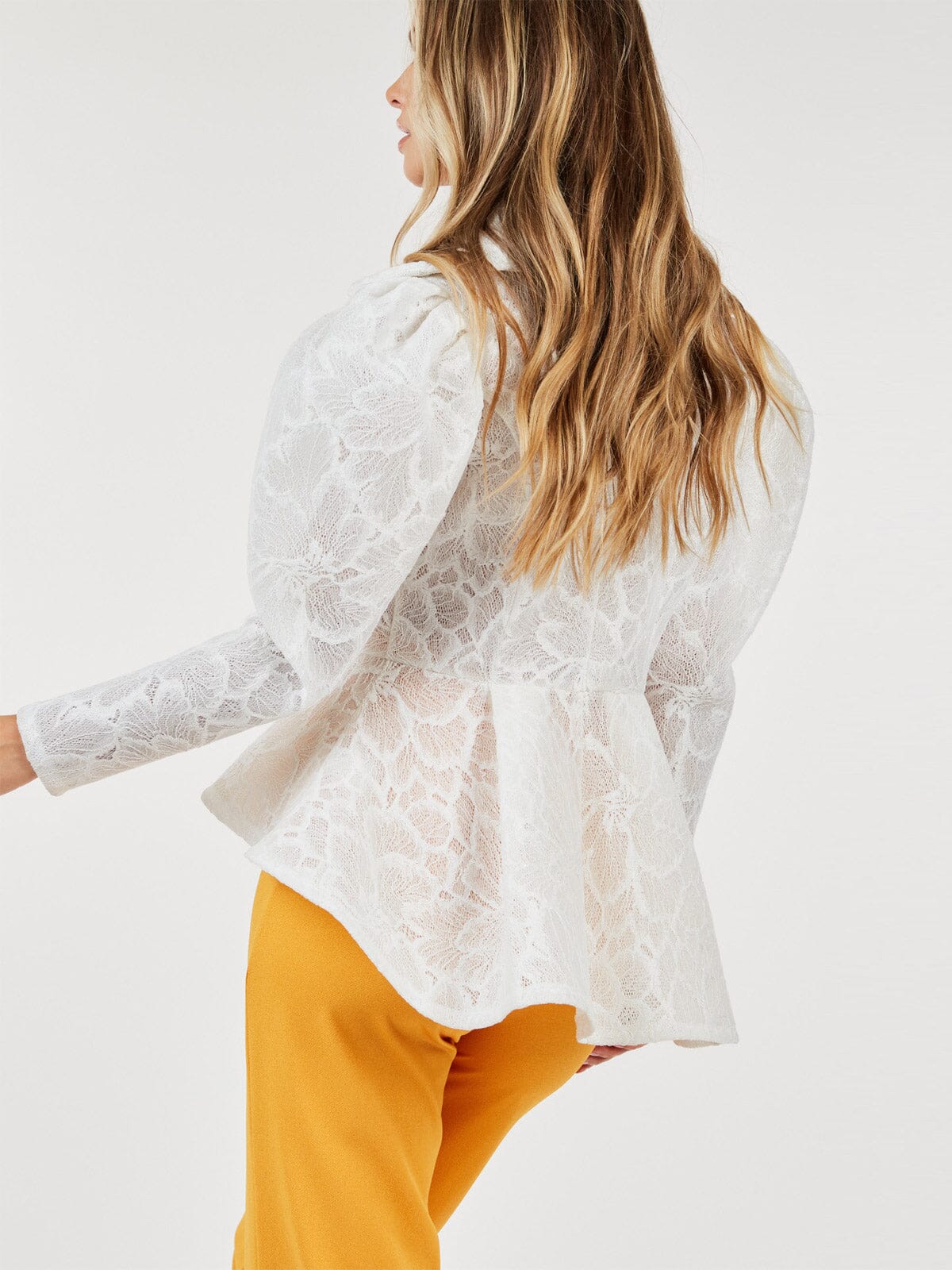 OFF WHITE LONG PUFF SLEEVE BUTTON CLOSURE HIGH-LOW JACKET