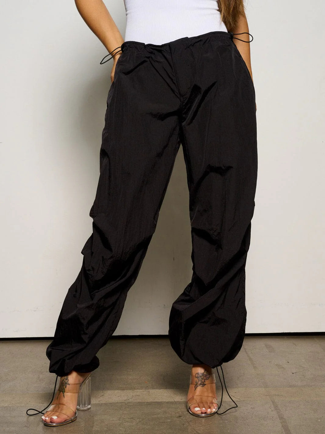 BLACK HUSKY PARACHUTE ELASTIC WAIST POCKETS JOGGER PANTS